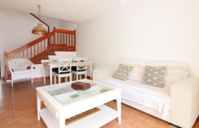 Global Properties, Adosado en la playa con piscina